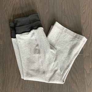Lululemon Athletica Reversible Cropped Leggings With Black and Turquoise Band
